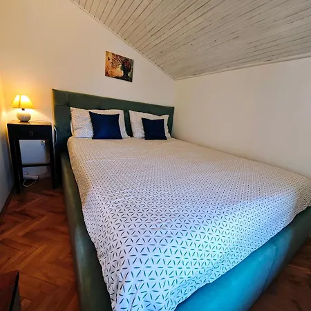 Neva With Terrace Apartament *