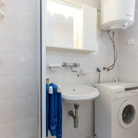 Neva With Terrace شقة